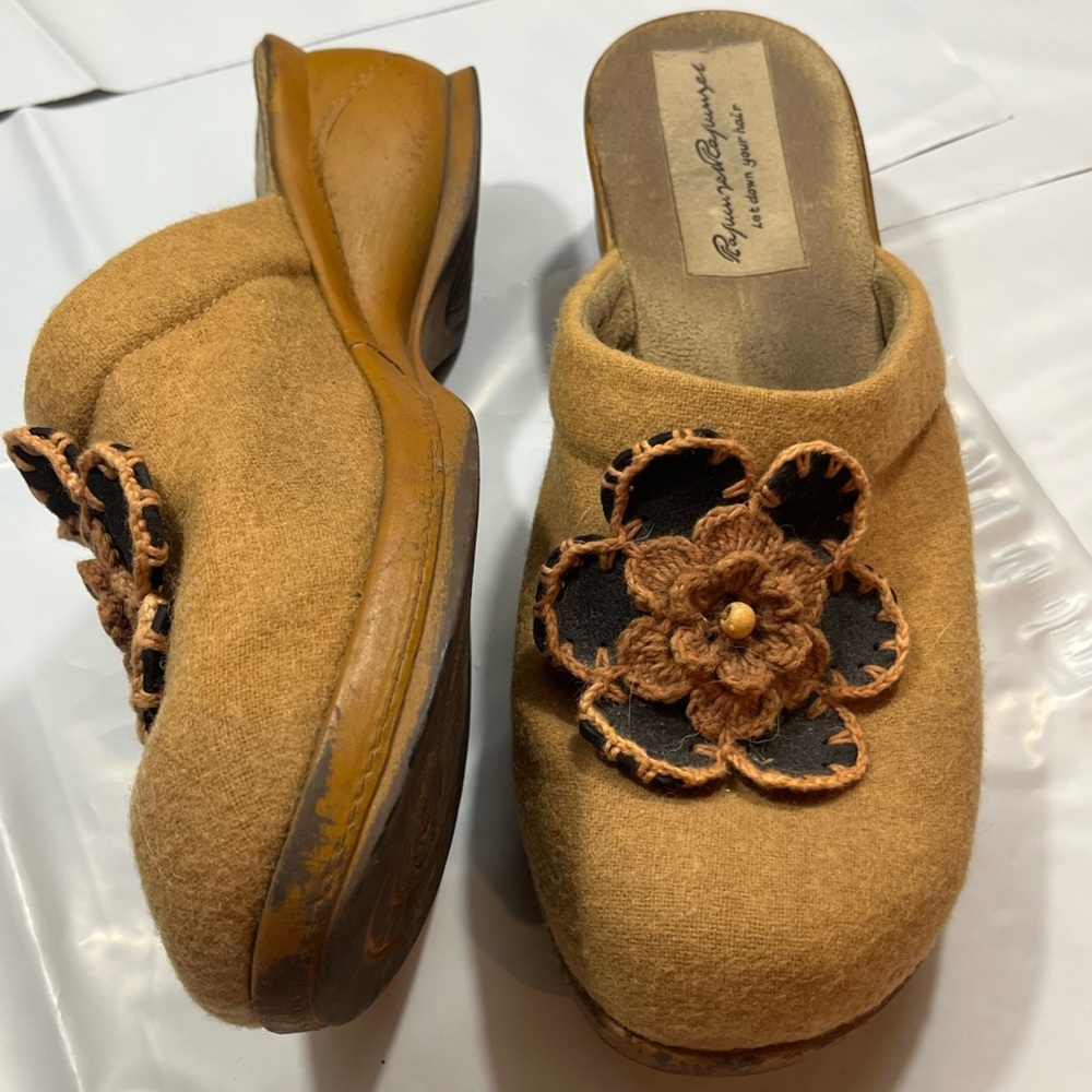 TAN CLOGS Crocheted brown Leather Flower wool Shoes Rapunzel rapunzel, SIZE 10